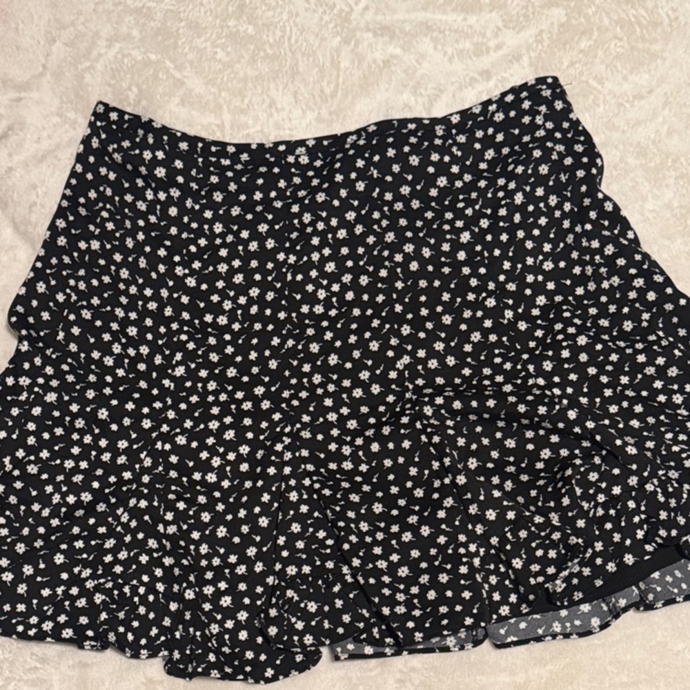 Vici Black and White Floral Skater SKORT- Large